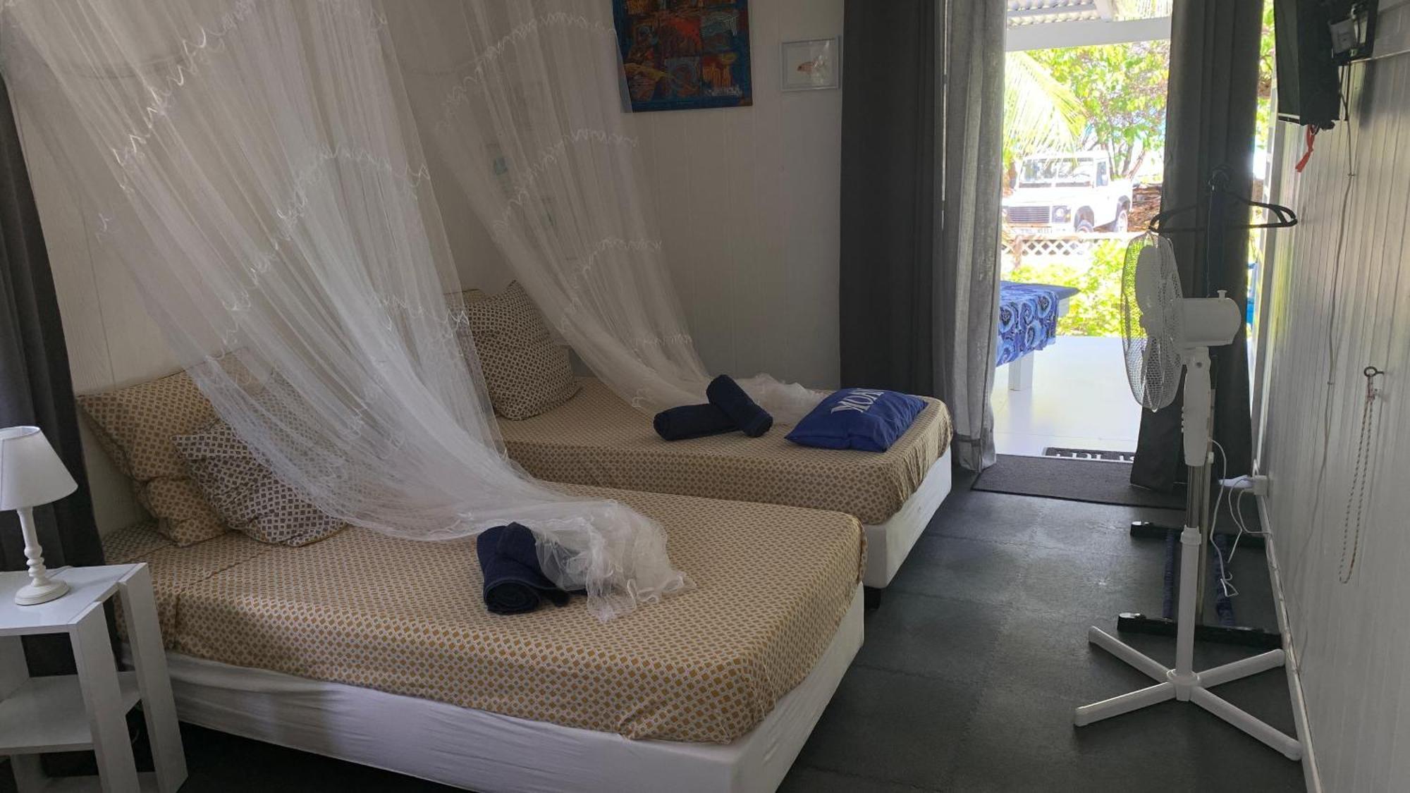 Le Fare Bleu Tiputa Rangiroa Apartment Exterior photo