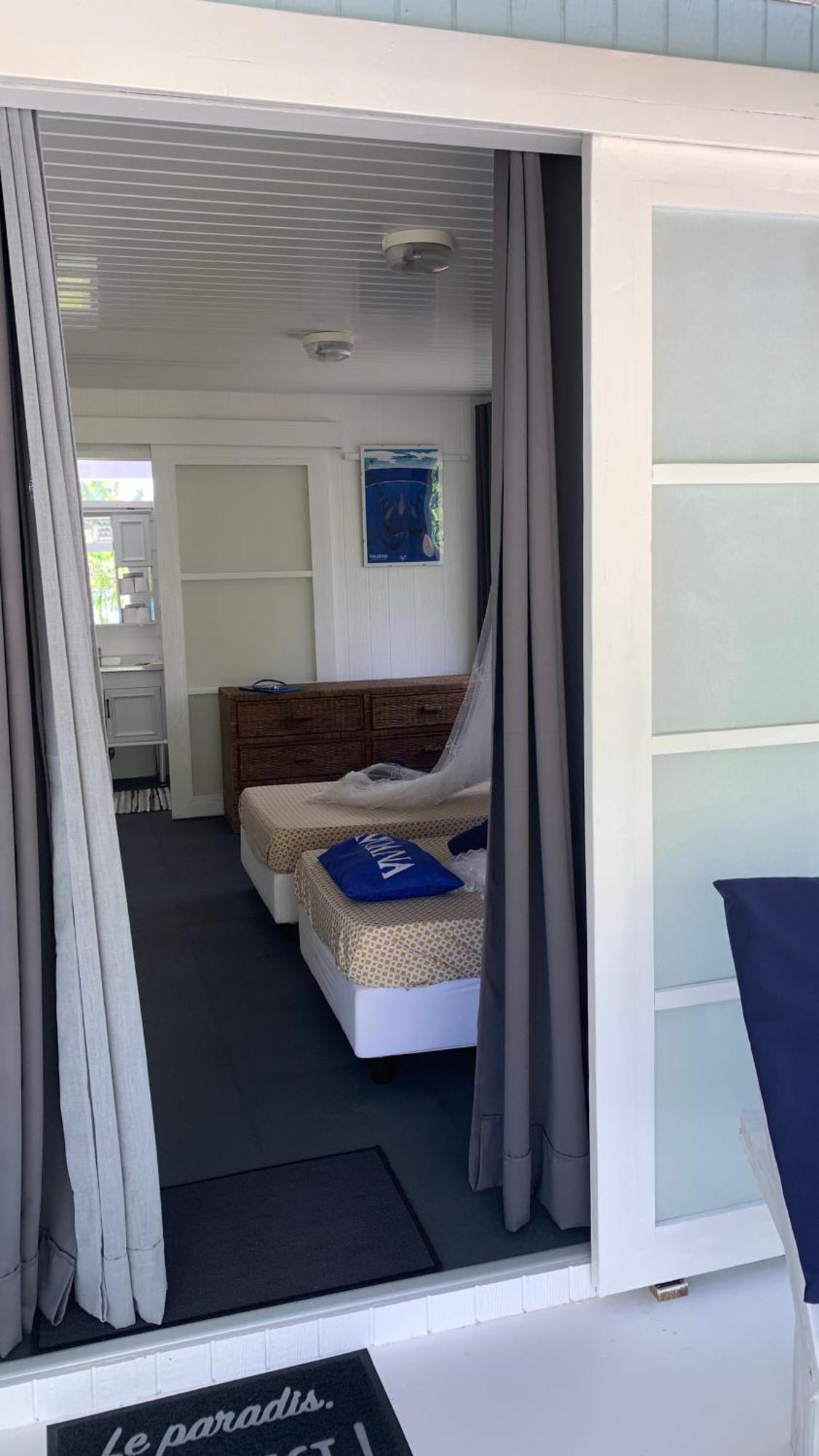 Le Fare Bleu Tiputa Rangiroa Apartment Exterior photo
