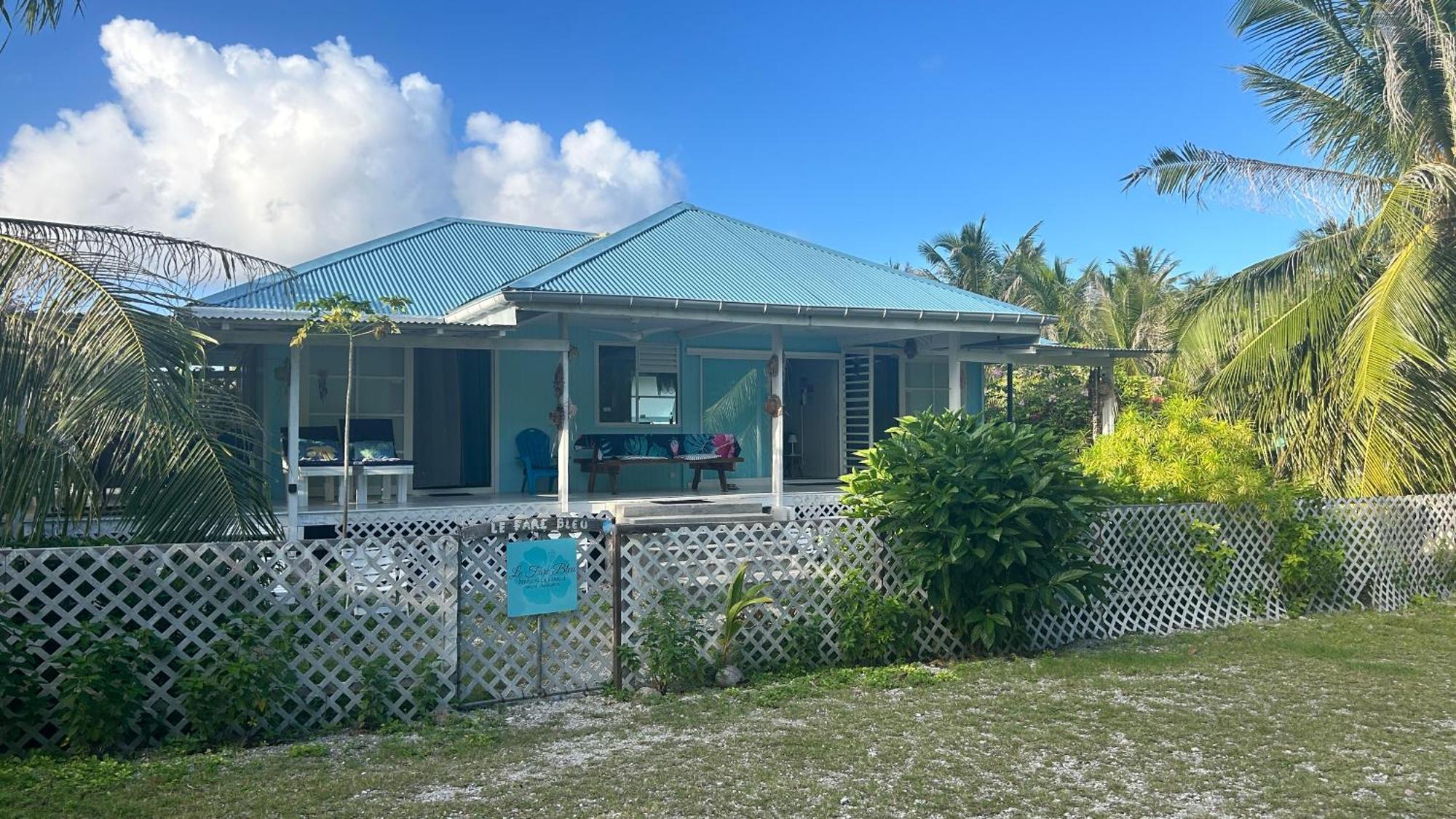 Le Fare Bleu Tiputa Rangiroa Apartment Exterior photo