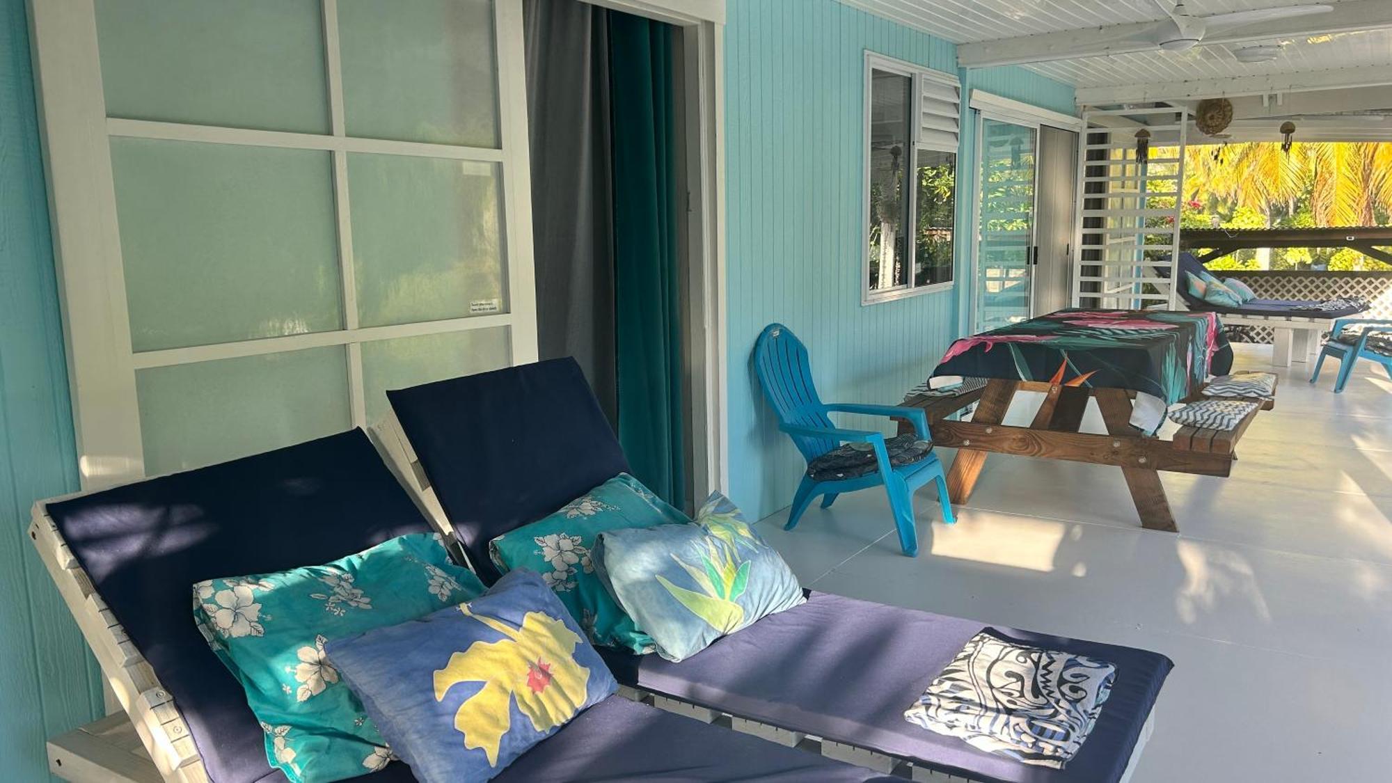 Le Fare Bleu Tiputa Rangiroa Apartment Exterior photo